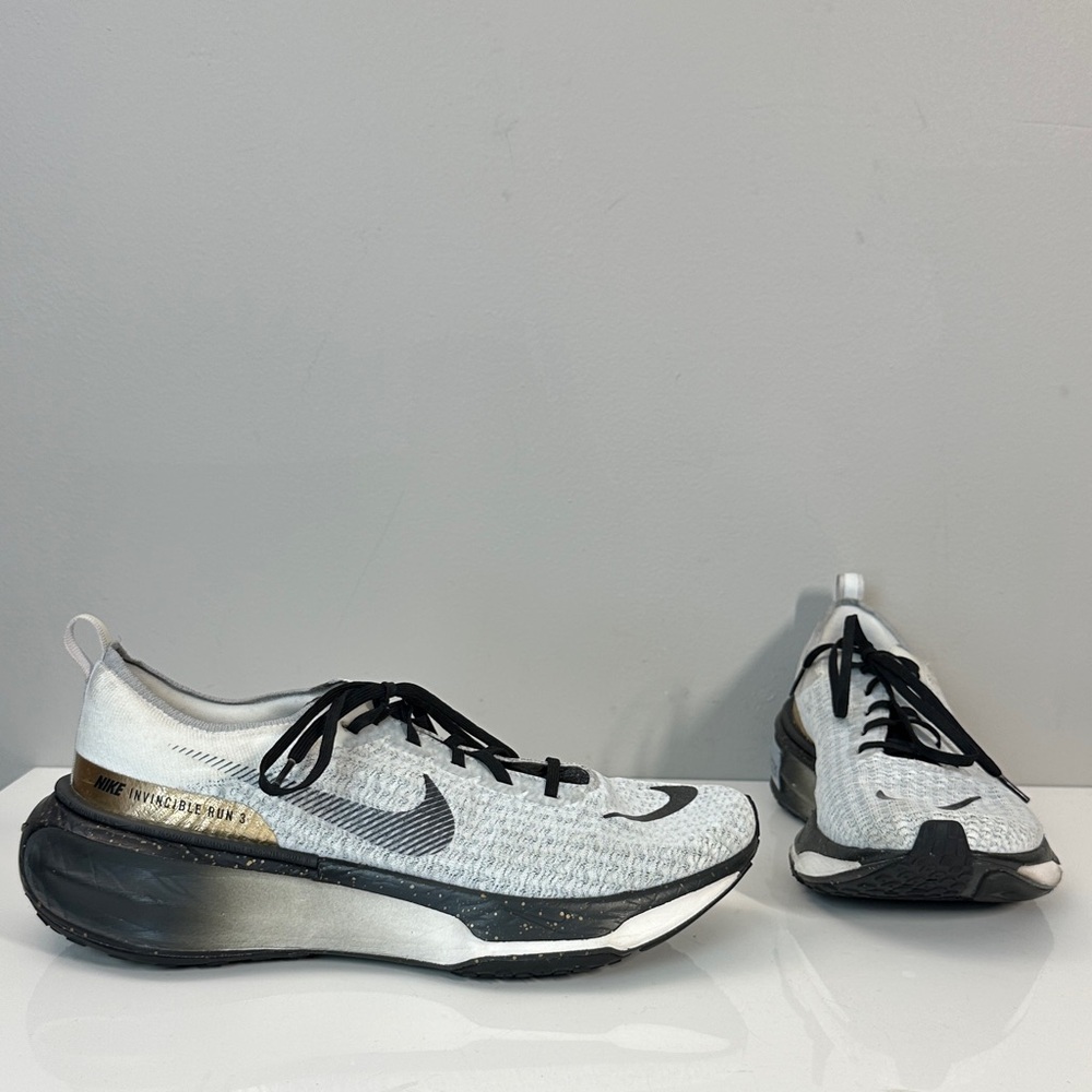 Nike ZoomX Invincible 3 Light Smoke Grey Gold Size 11.5